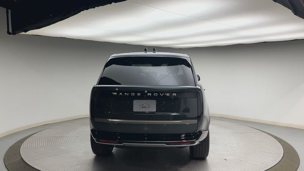 New 2026 Belgravia Green Metallic Land Rover SE image 3