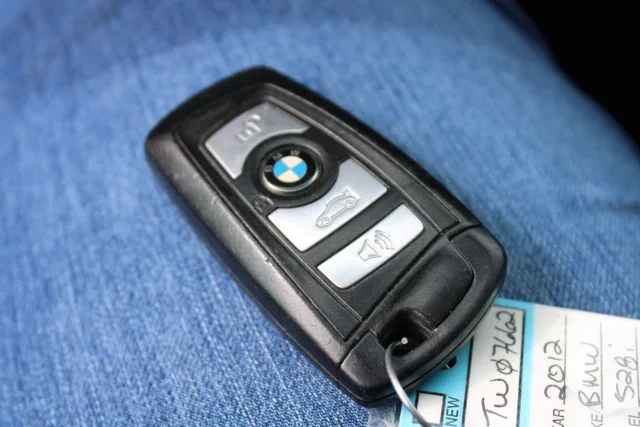 Used 2012 Silver BMW 528i xDrive image 25