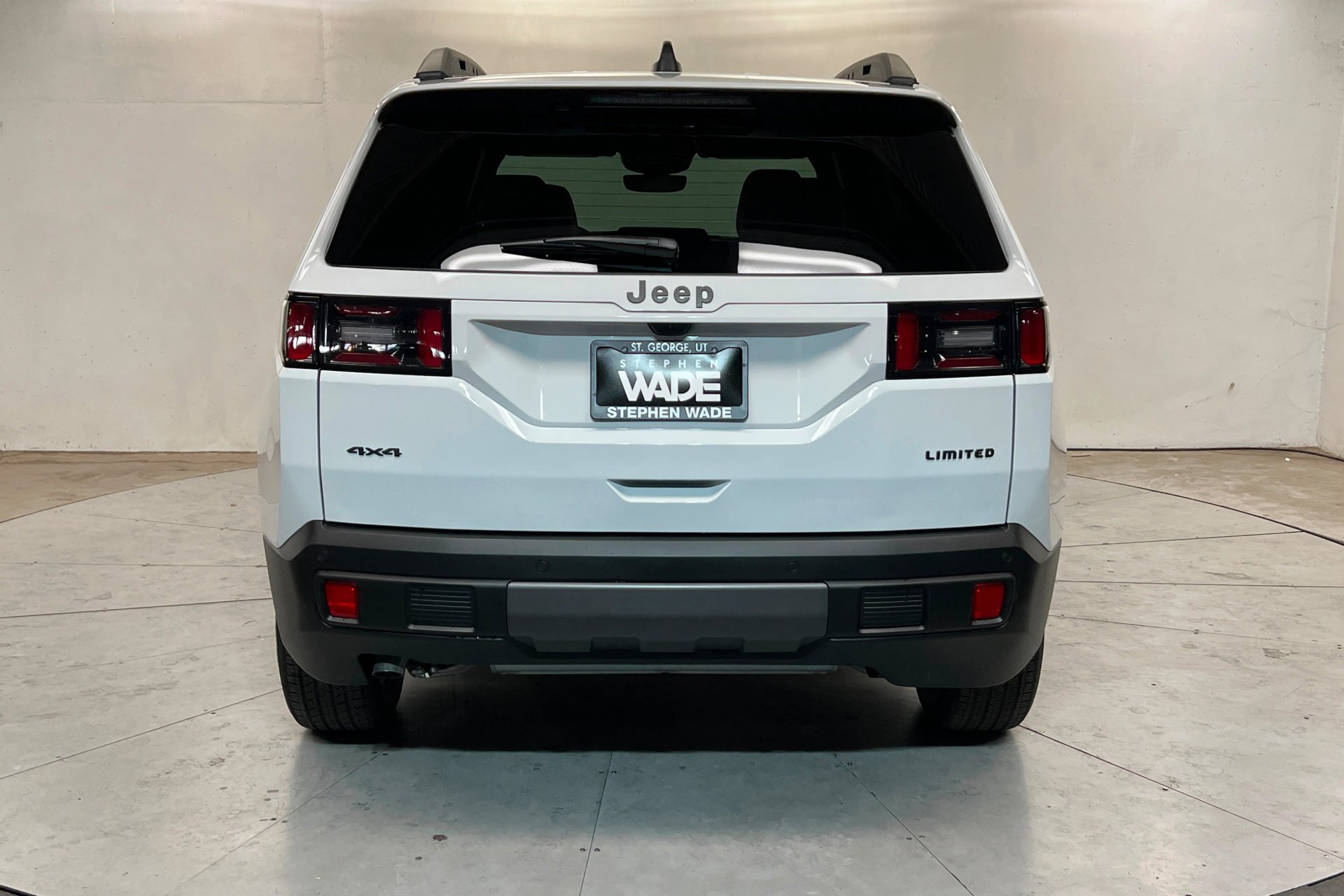 New 2026 Bright White Clear-Coat Exterior Paint Jeep Limited image 5