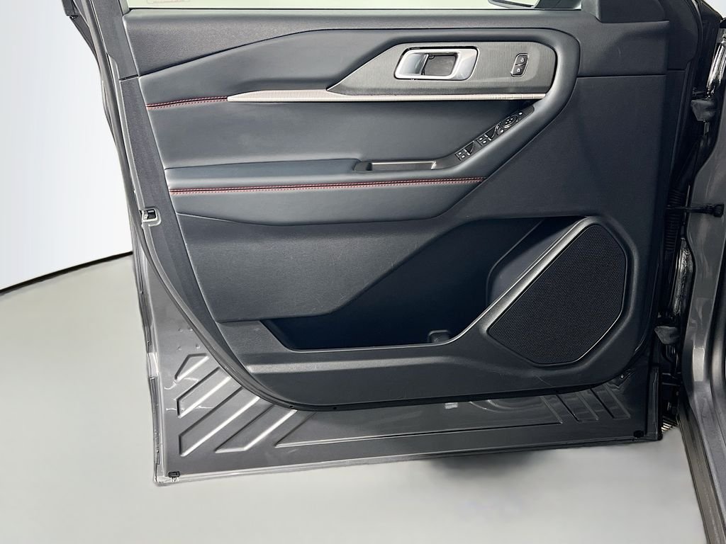 Used 2025 Carbonized Gray Metallic Ford ST-Line image 18