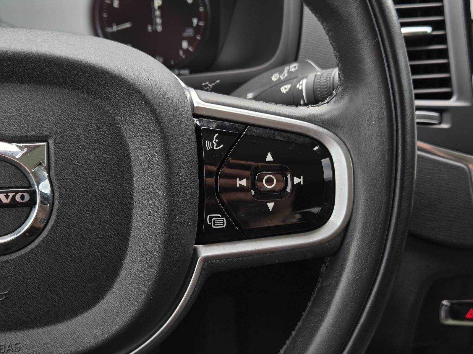 Used 2019 Gray Metallic Volvo Momentum image 18