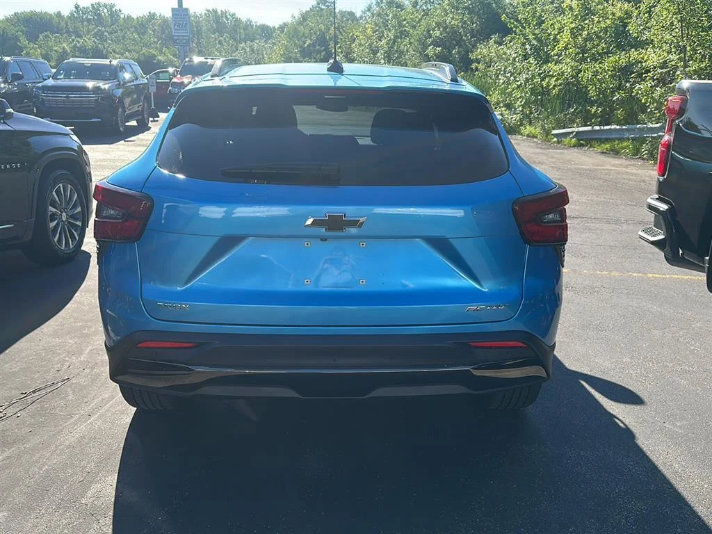 Used 2025 Marina Blue Metallic Chevrolet ACTIV image 3