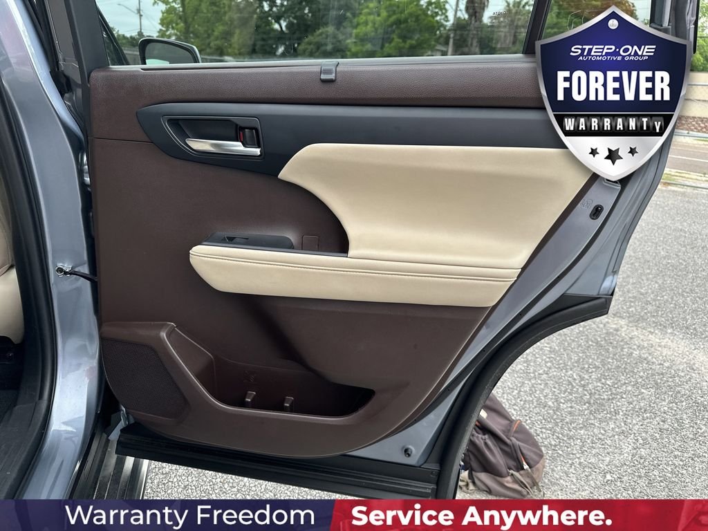 Used 2022  Toyota XLE image 34