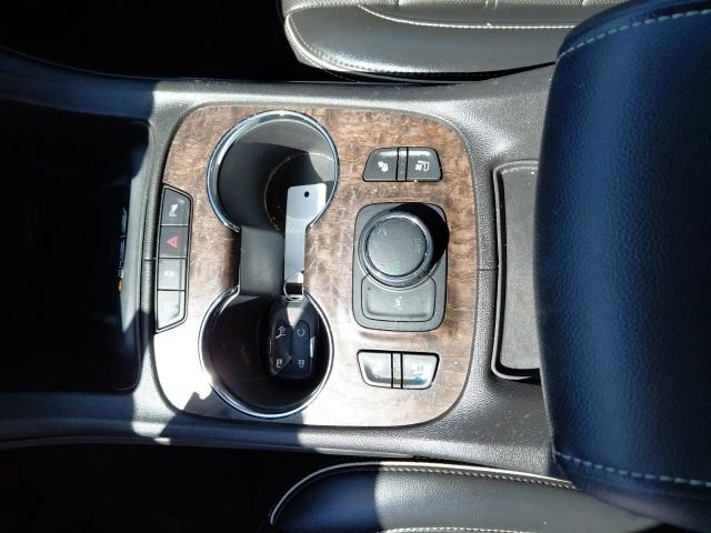 Used 2023 White GMC Denali image 24
