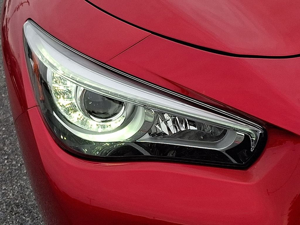 Used 2023 Red INFINITI LUXE image 9
