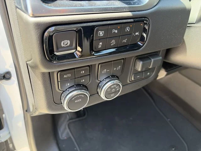 New 2026 White GMC Elevation image 19