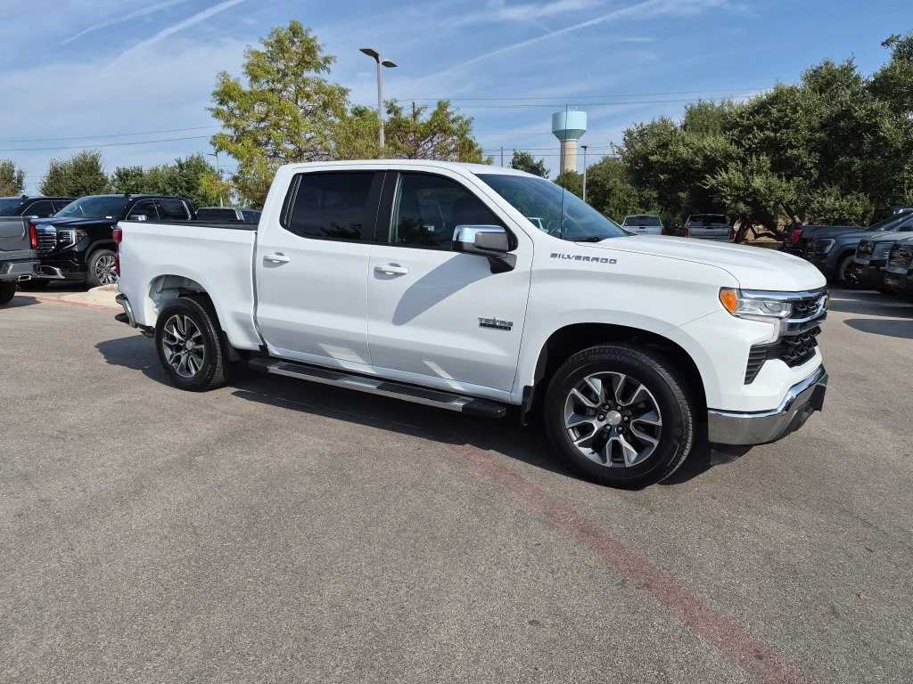 Used 2023 SUMMIT WHITE Chevrolet LT image 12