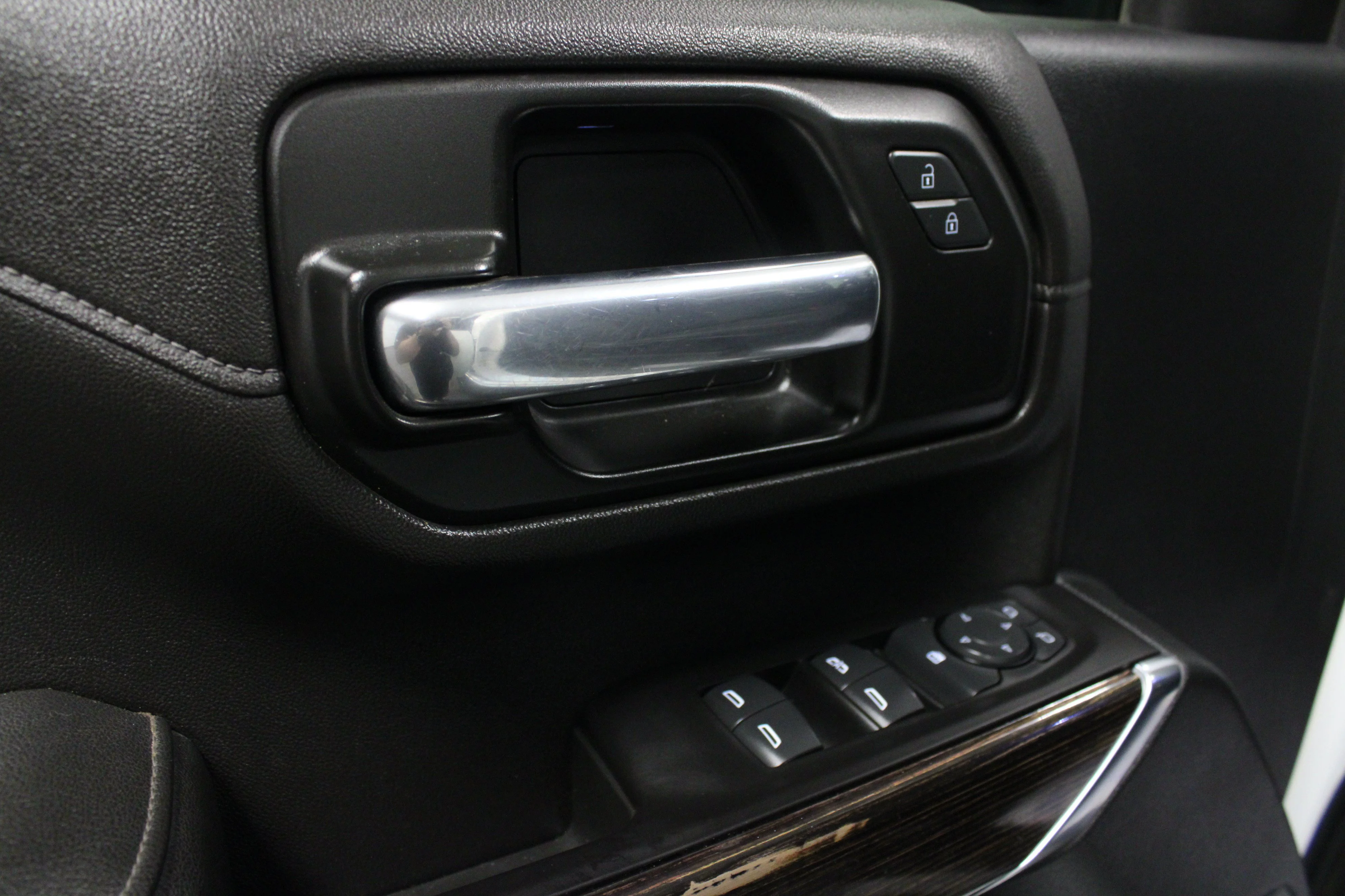 Used 2021 Summit White GMC SLE image 16