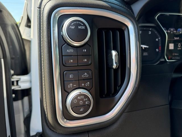 Used 2022 White Frost Tricoat GMC Denali image 21