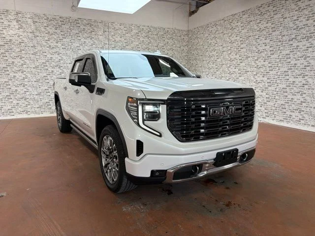 Used 2024 White Frost Tricoat GMC Denali Ultimate image 1