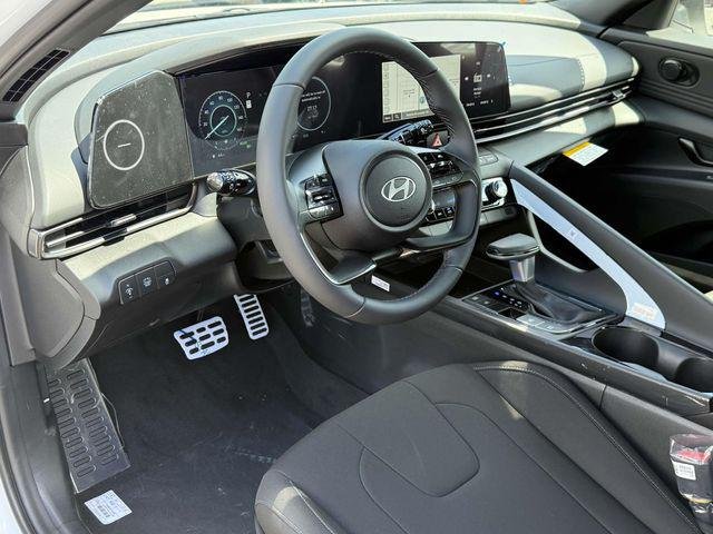 New 2025 White Hyundai SEL Sport image 2