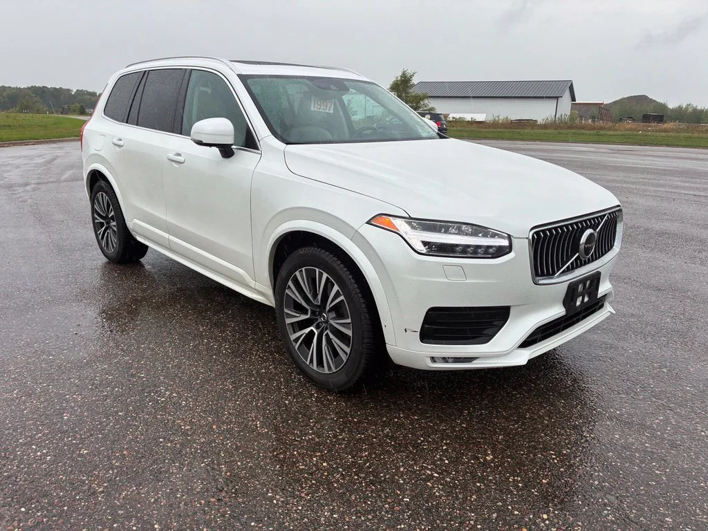Used 2020 White Volvo T5 Momentum image 2