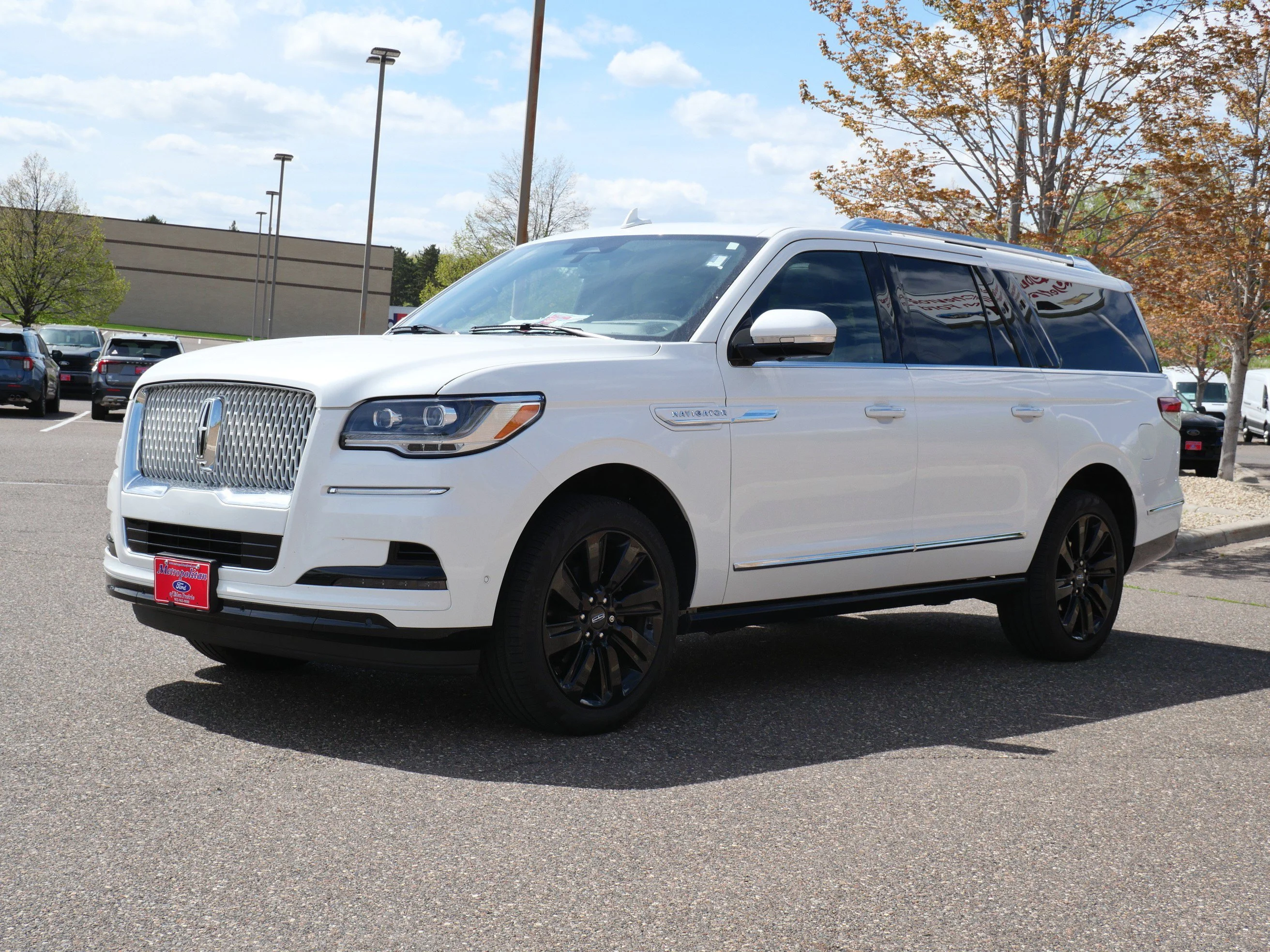 Used 2024 Pristine White Lincoln Reserve image 3
