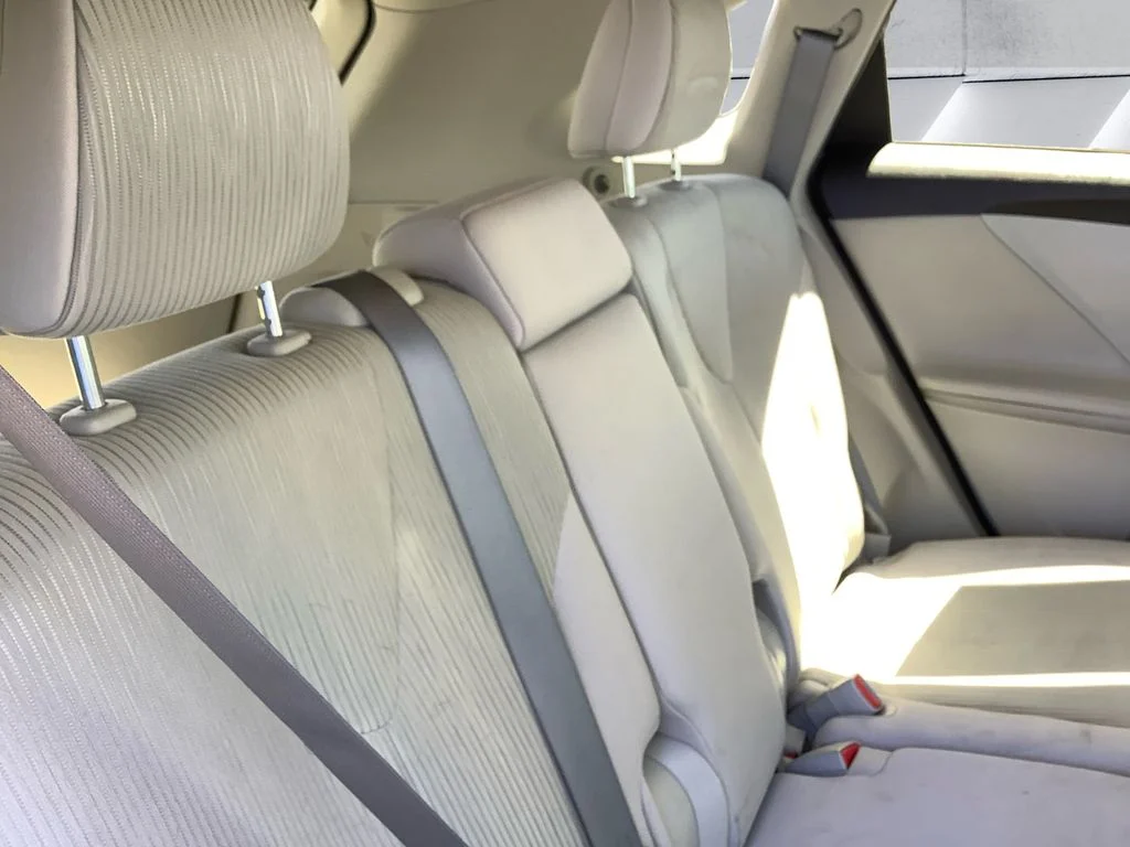 Used 2015 Gray Toyota LE image 16