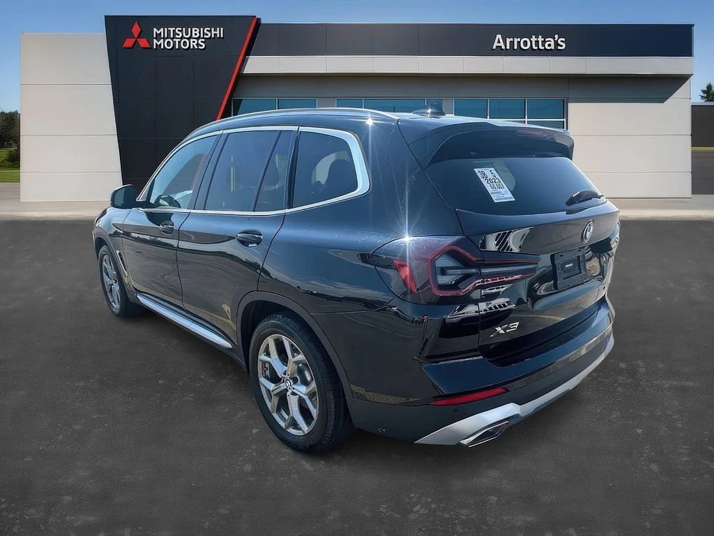 Used 2023 Jet Black BMW xDrive30i image 4