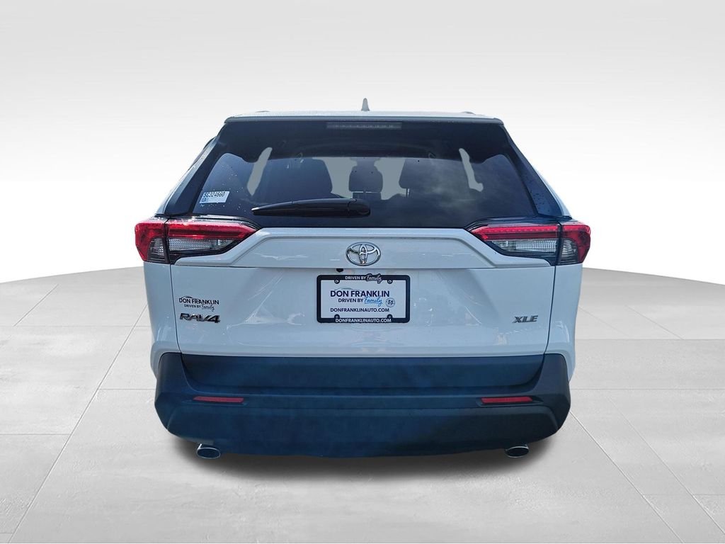 Used 2025 White Toyota XLE image 4