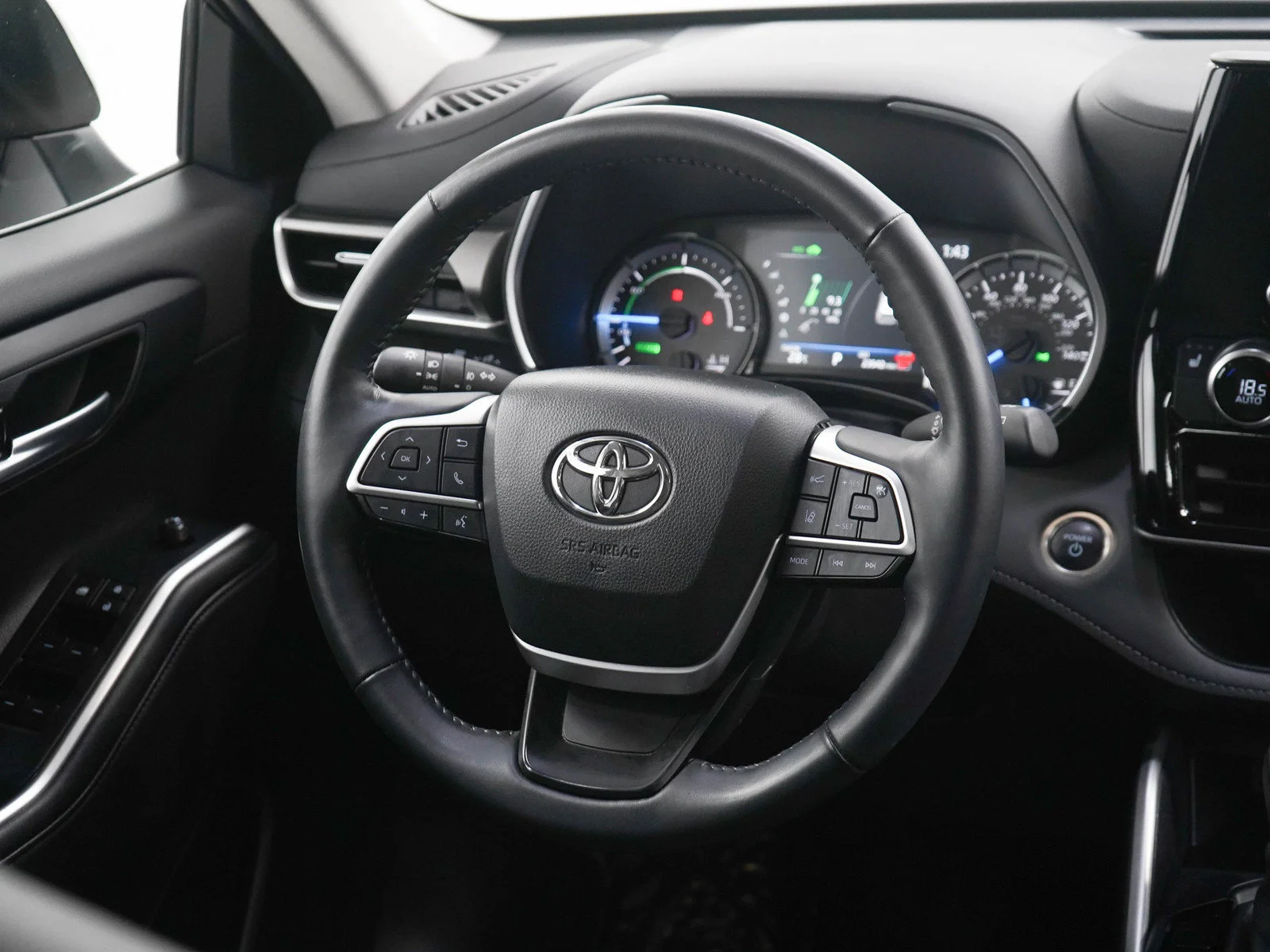 Used 2025 Black Toyota Hybrid XLE AWD (Natl) image 15