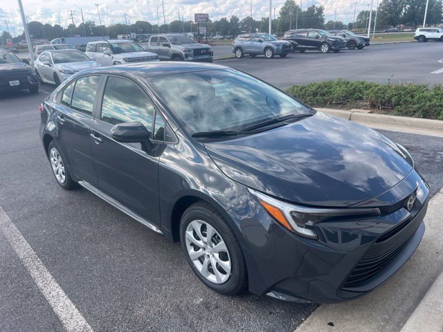 Used 2027  Toyota LE image 3