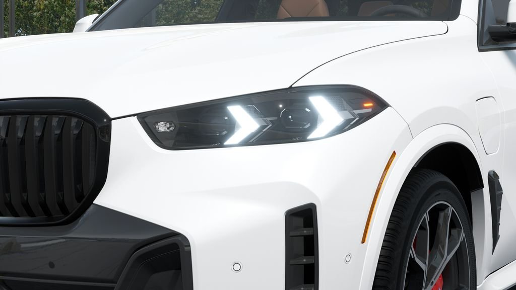 New 2026 Mineral White Metallic BMW xDrive50e image 30