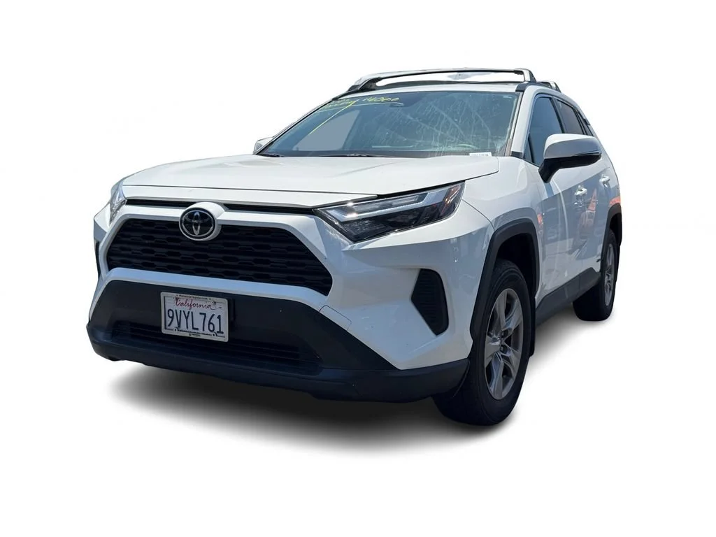 Used 2025  Toyota Hybrid XLE image 19
