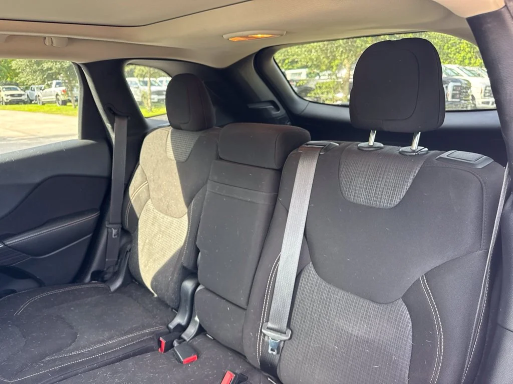 Used 2015 Deep Cherry Red Crystal Jeep Latitude image 11