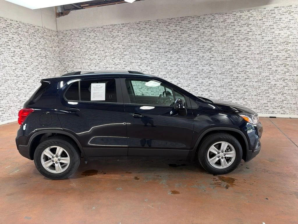 Used 2022 Blue Chevrolet LT image 8