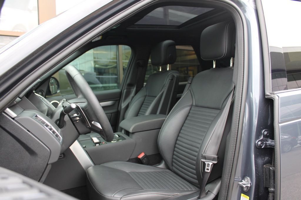 Used 2025 Blue Land Rover Dynamic SE image 5