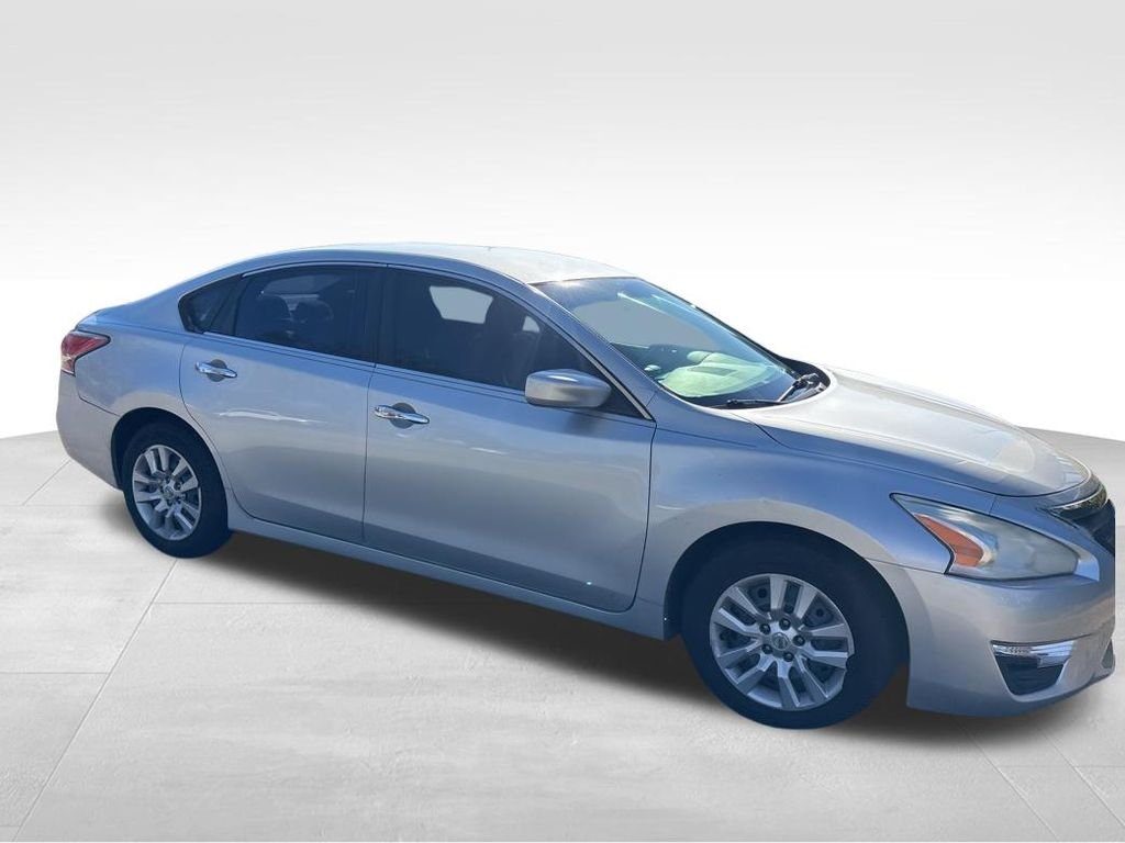 Used 2014 Silver Nissan 2.5 S image 3