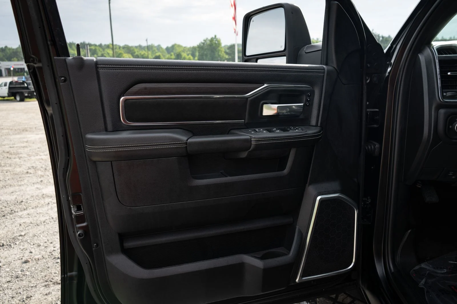 New 2026 Diamond Black Crystal Pearl-Coat Exterior Paint RAM Laramie with Black Widow Package image 29
