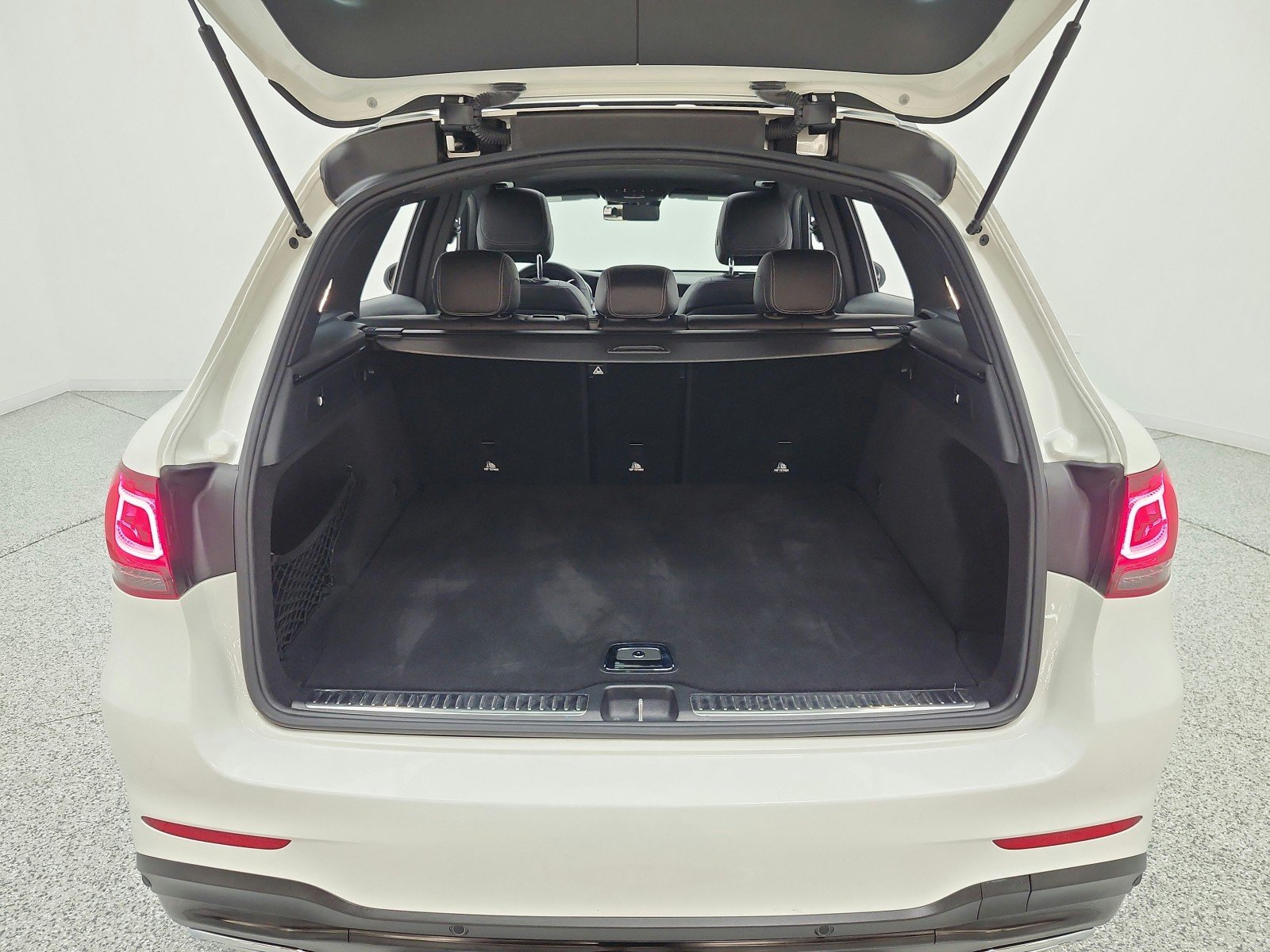 Used 2022 Polar White Mercedes-Benz GLC 300 SUV image 19