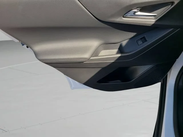 New 2027 Summit White Chevrolet LT image 17
