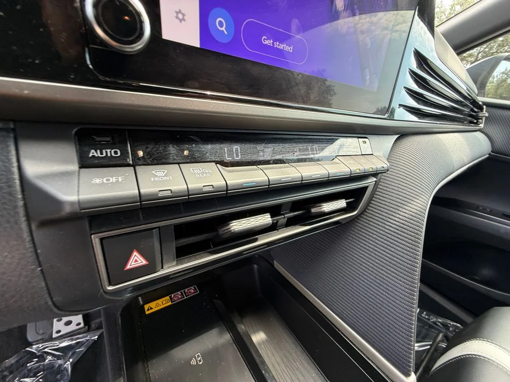 Used 2025  Toyota SE image 23