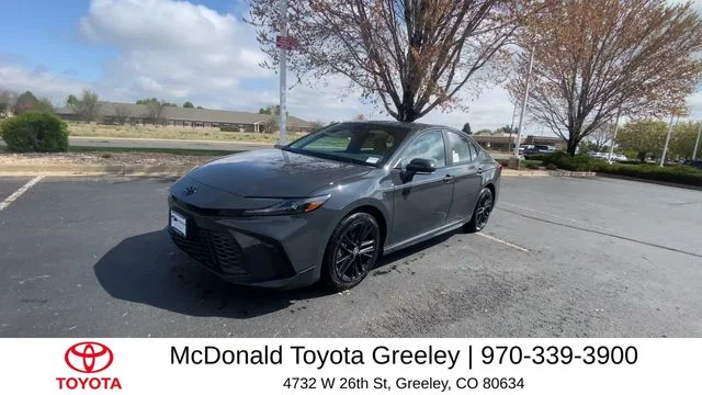 2025 Toyota Camry SE - Photo 4