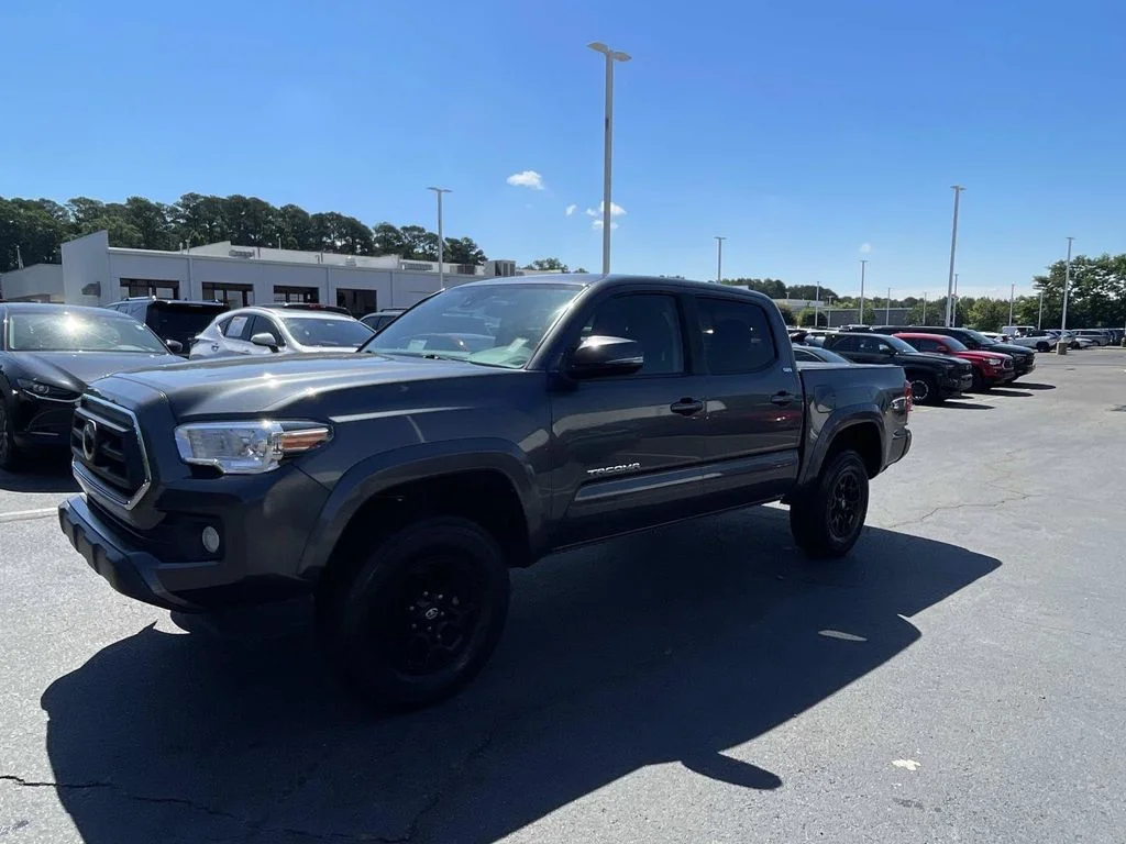 Used 2022 Gray Toyota SR5 image 3