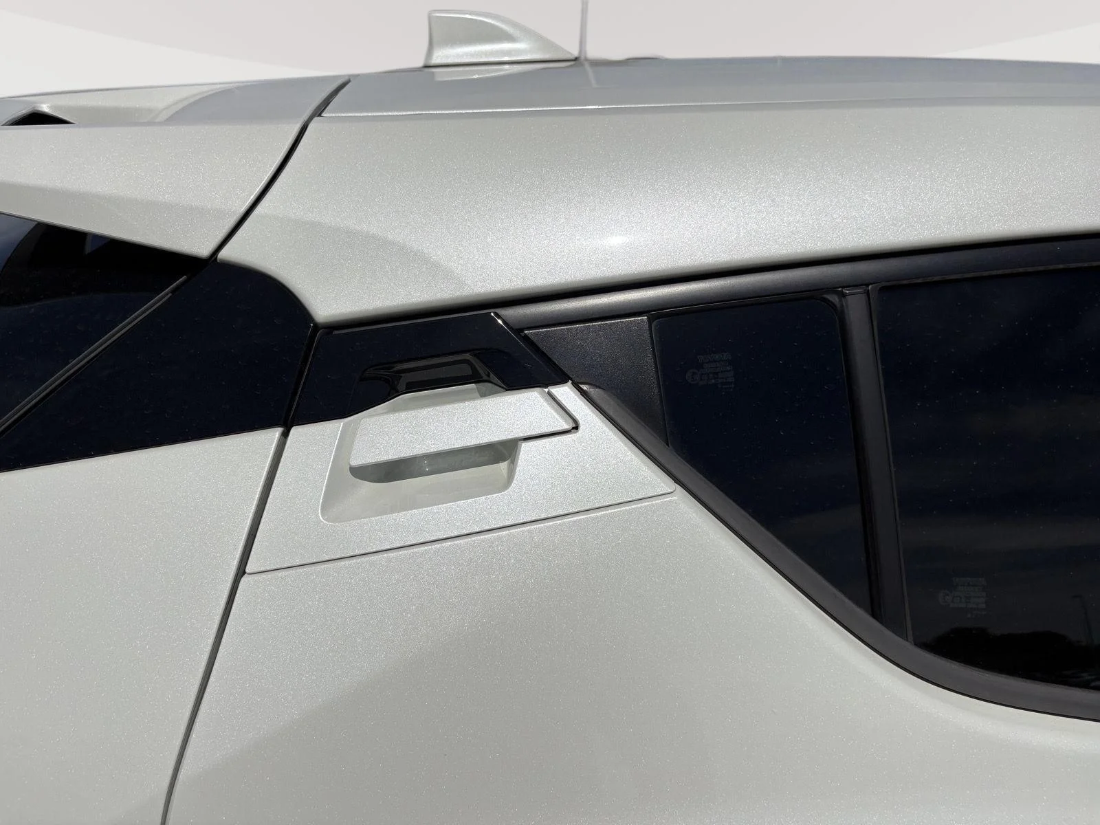 Used 2019 WHITE Toyota XLE image 12