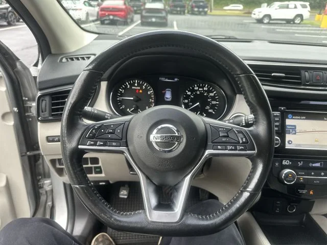 Used 2018 Silver Nissan SL image 14