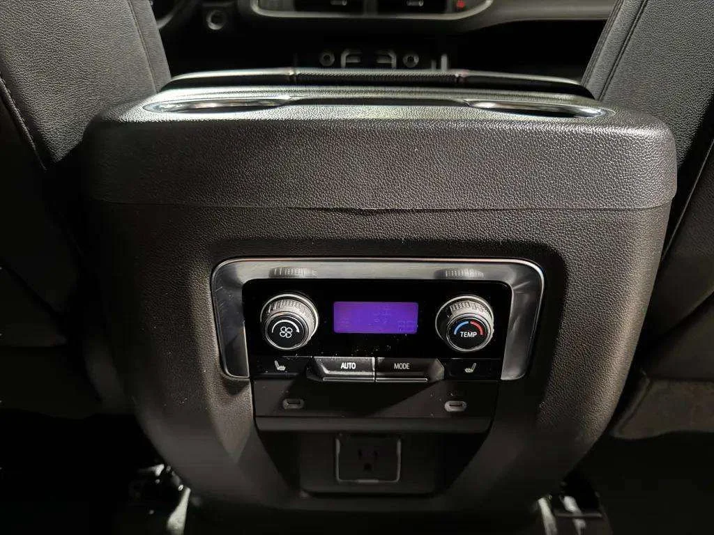 2024 Chevrolet Suburban RST - Photo 17