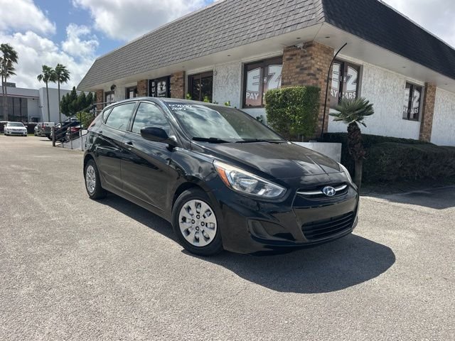 2015 Hyundai Accent GS 5-Door 6-Speed Automatic's photo