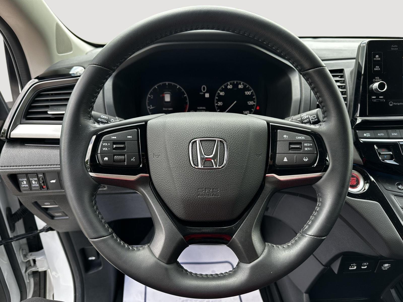 Used 2025 Platinum White Pearl Honda Touring image 10