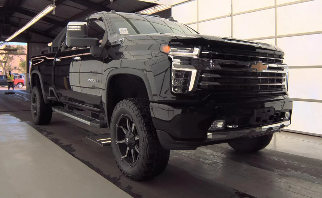 Used 2022 Black Chevrolet High Country image 3