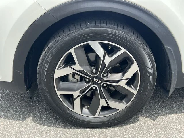 Used 2022 White Kia EX image 44