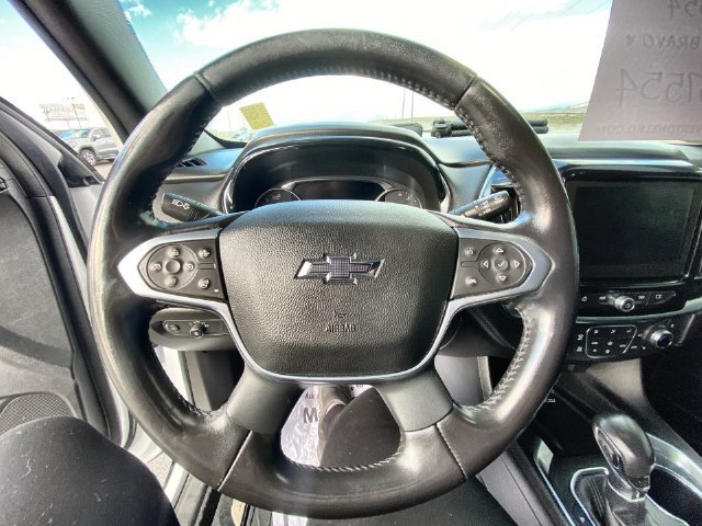 Used 2022 IRIDESCENT PEARL TRICOAT Chevrolet Premier image 14