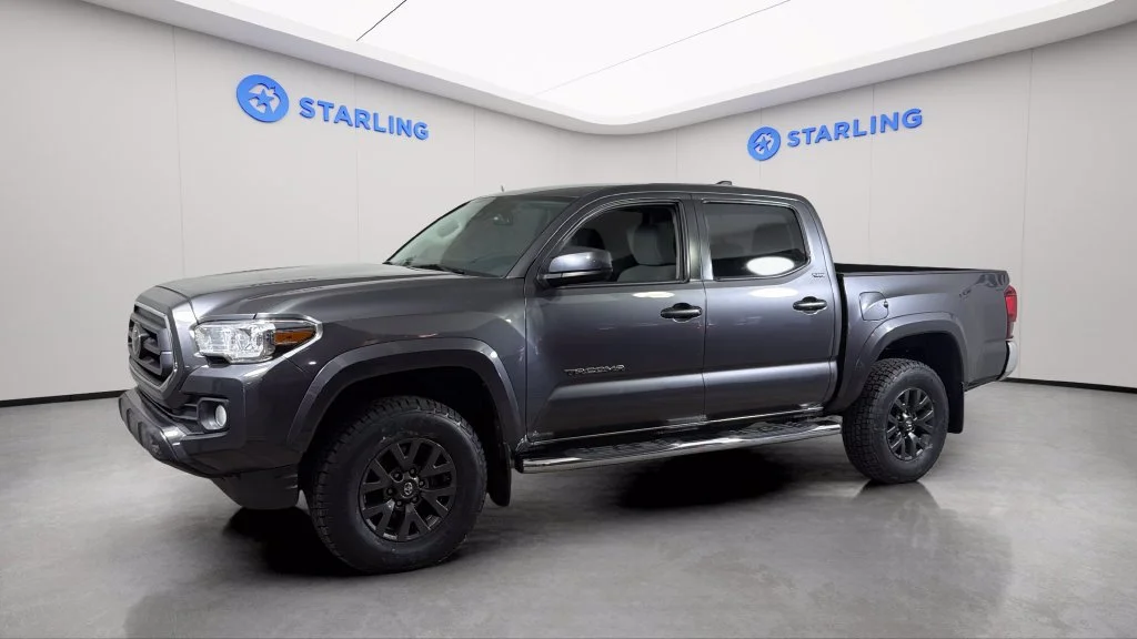 Used 2021  Toyota SR5 image 2