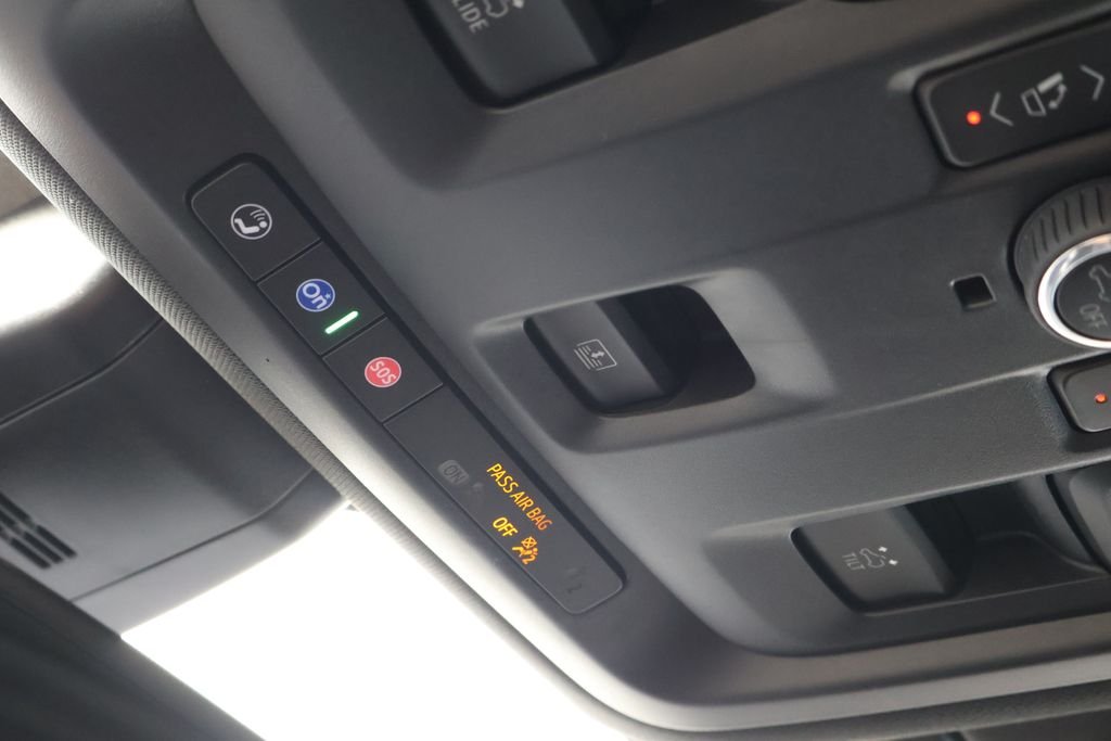 Used 2022 Blue Chevrolet Z71 image 32