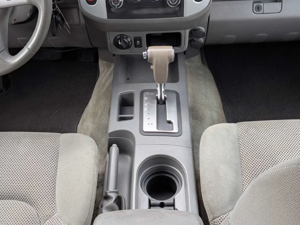 Used 2016 Silver Nissan SV image 17