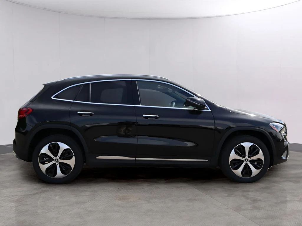 Used 2026 Cosmos Black Metallic Mercedes-Benz GLA 250 image 7