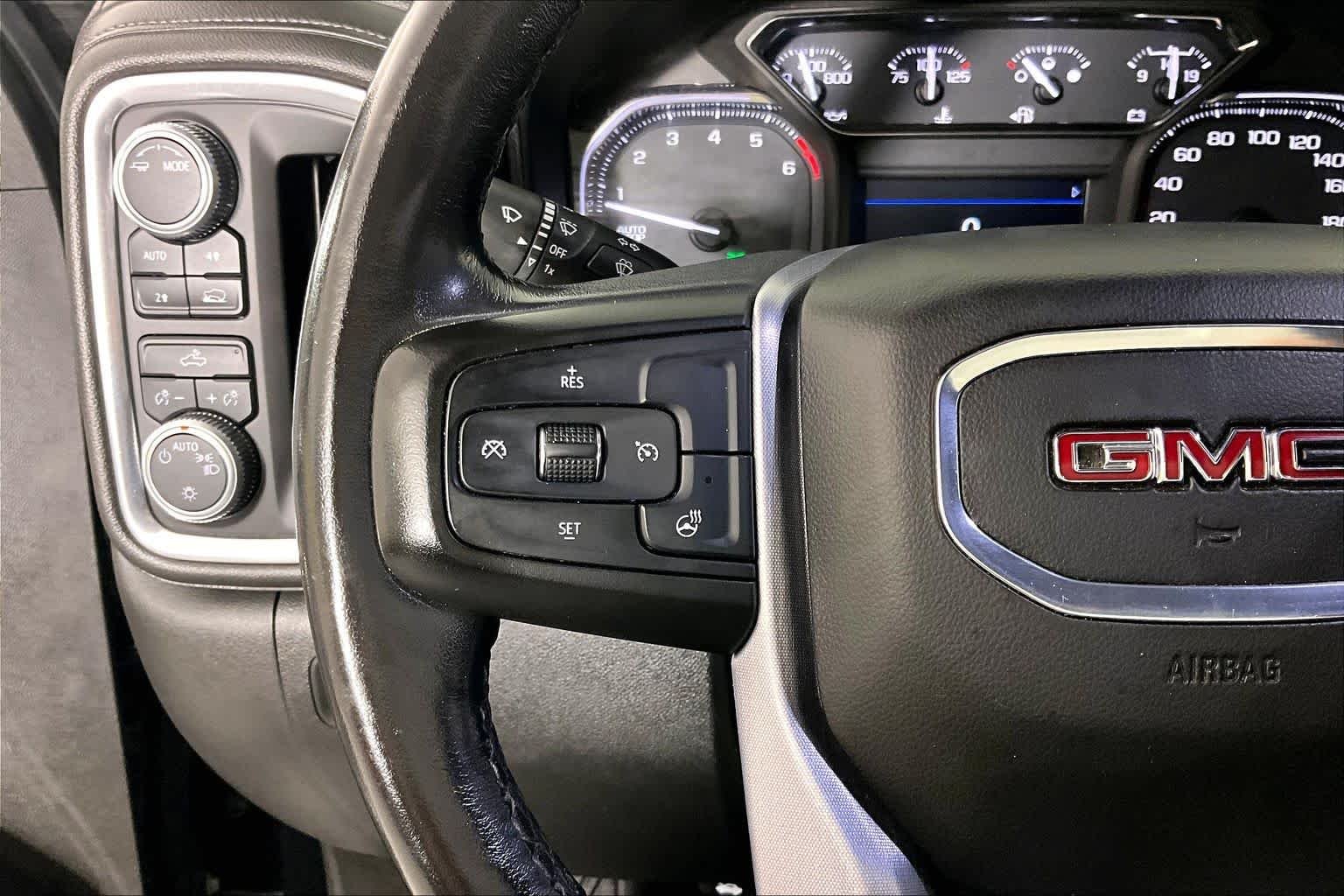 Used 2020 Onyx Black GMC SLE image 23