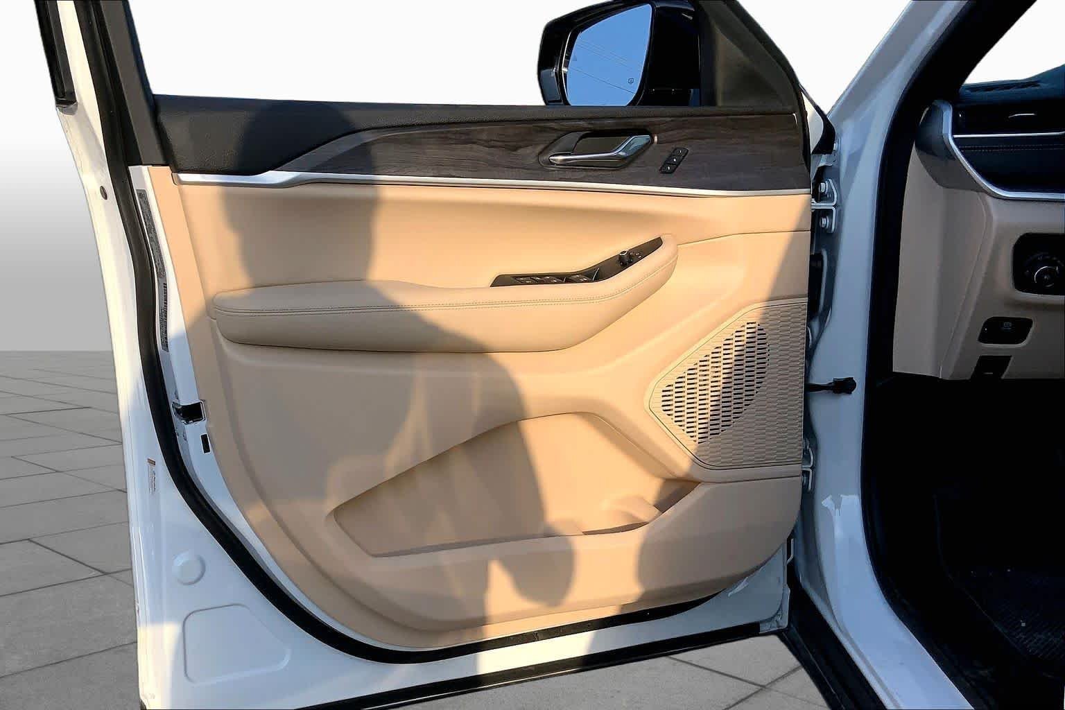 Used 2025 Bright White Clearcoat Jeep Limited image 21
