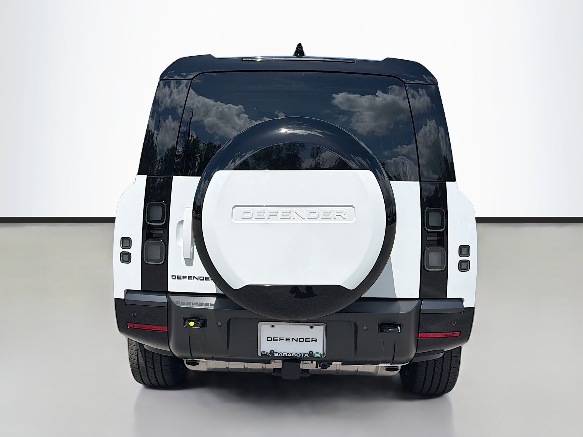 New 2026 Fuji White Land Rover X-Dynamic SE image 4