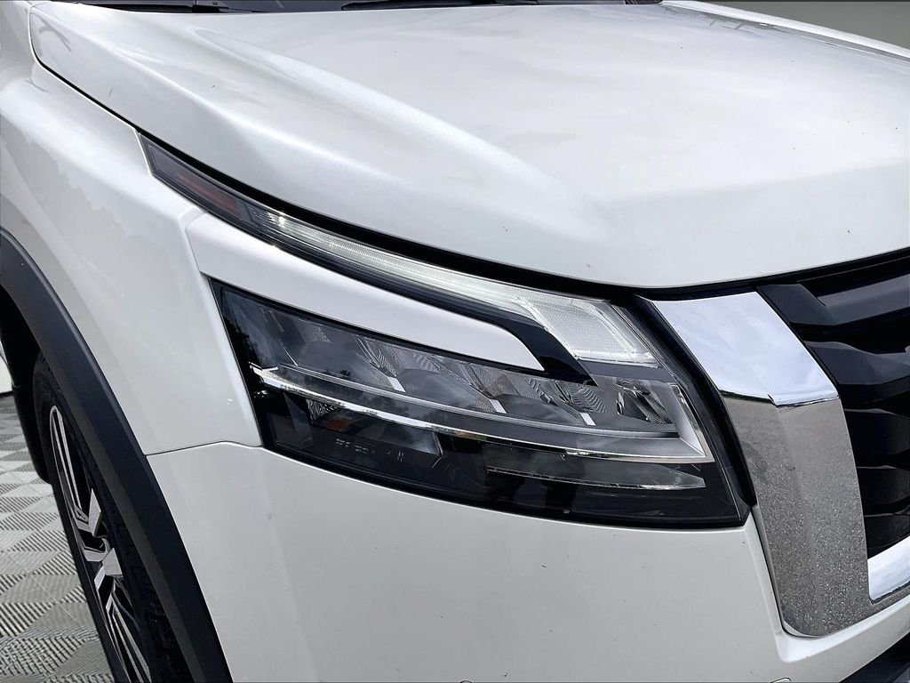 Used 2023 Pearl White Tricoat Nissan Platinum image 32